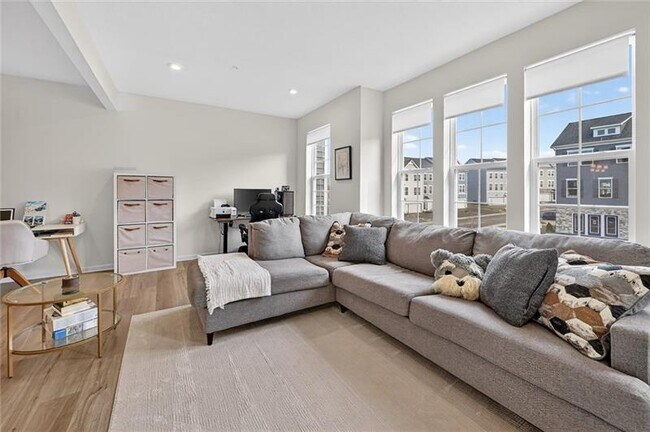 Photo - 775 Olivia St