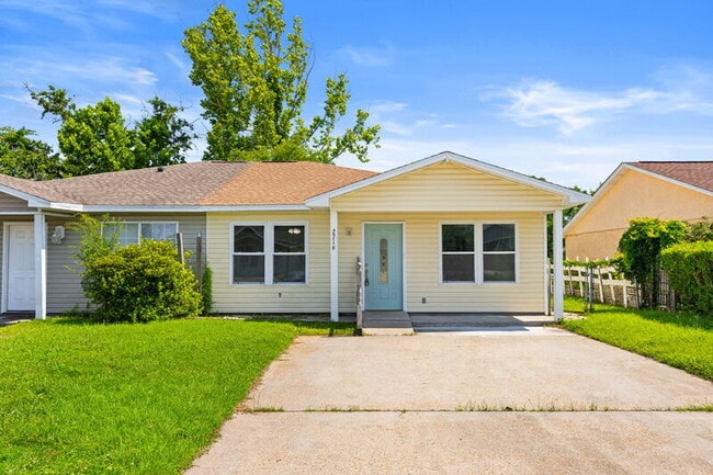 Building Photo - 2716 Oak Hammock Dr