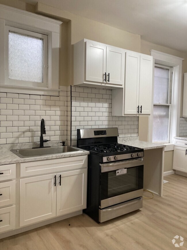 Building Photo - Spacious, renovated apartment in Carondelet! Unit 1f