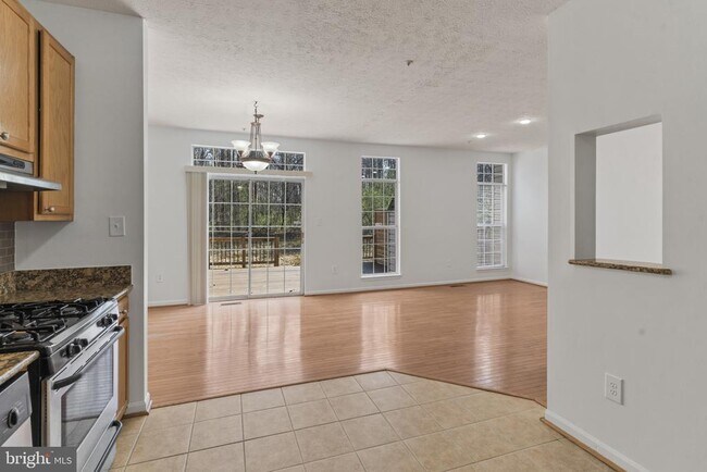 Photo - 6033 Grenfell Loop