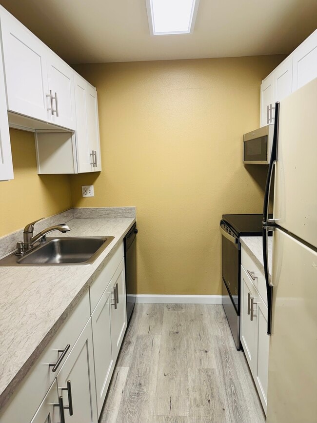 Photo - 1614 Summit Ave Unidad S #105