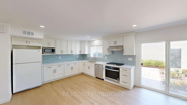 17755 La Rosa Ln