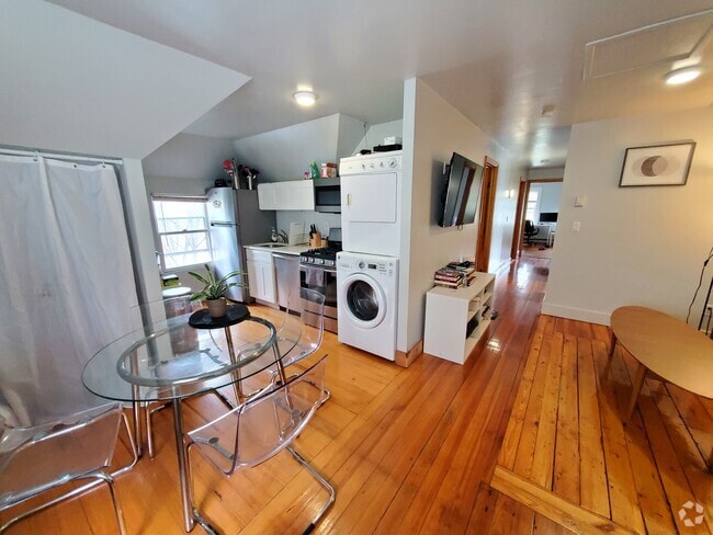 Building Photo - 12 Bennett St Unit 3 Rental