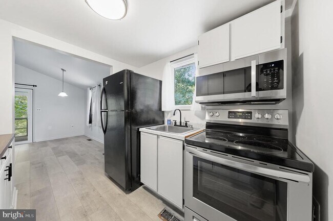 Photo - 371 Oak Hill Rd