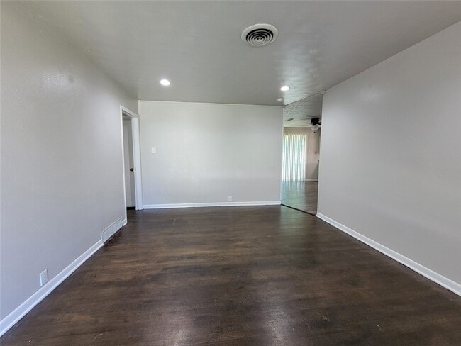Photo - 1220 Lewis Dr