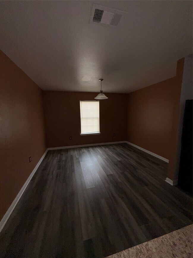 Photo - 6717 Hawthorne Rd