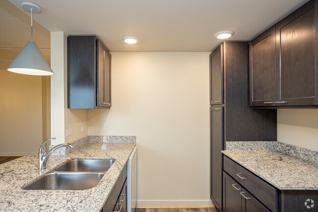 1BR, 1BA - Regular