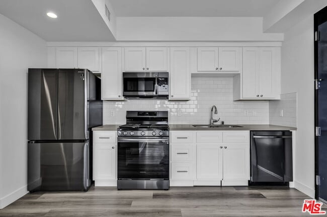 Photo - 667 N Wilton Pl Unidad 504