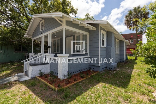 Photo - 350 W 25th St