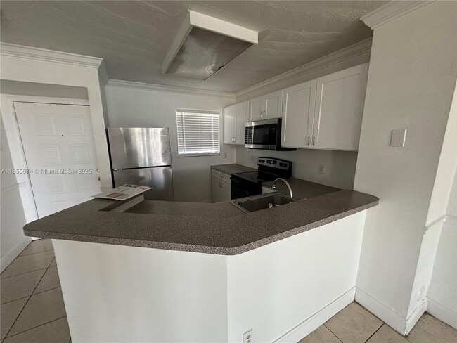 Building Photo - 8710 N Sherman Cir Unit 108 Rental