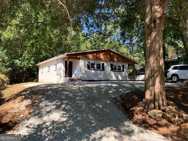 Building Photo - 170 Griffeth St