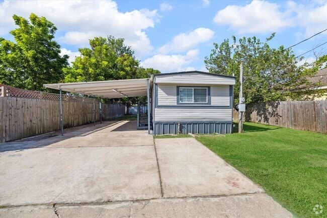 Building Photo - 703 E Fayle Ave Rental