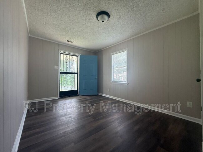 Photo - 2076 Goff Ave