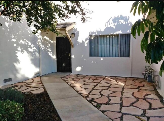 Building Photo - 8541 Emerson Cir Unit 2