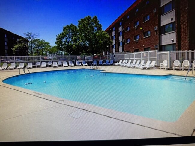 Photo - 1919 S Wolf Rd Unit 412