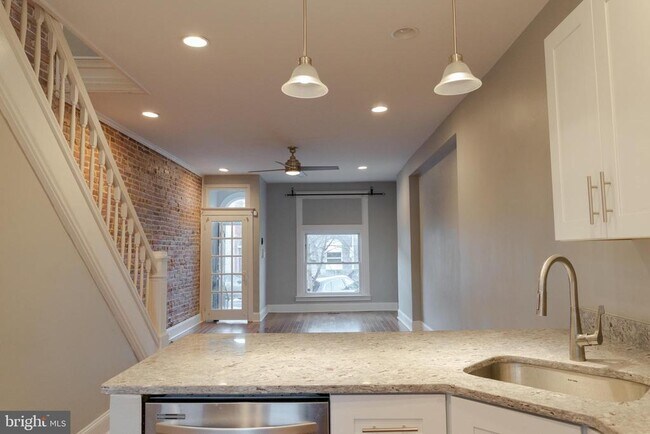 Photo - 23 N Potomac St