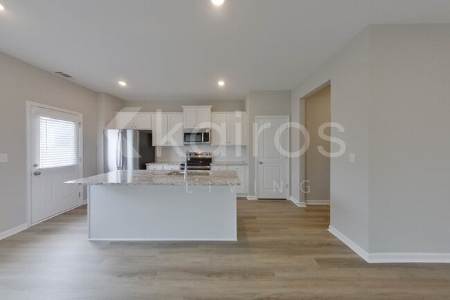 Photo - 933 Silent Barge Cv