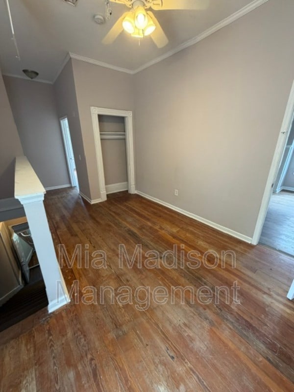 Photo - 305 W 39th St