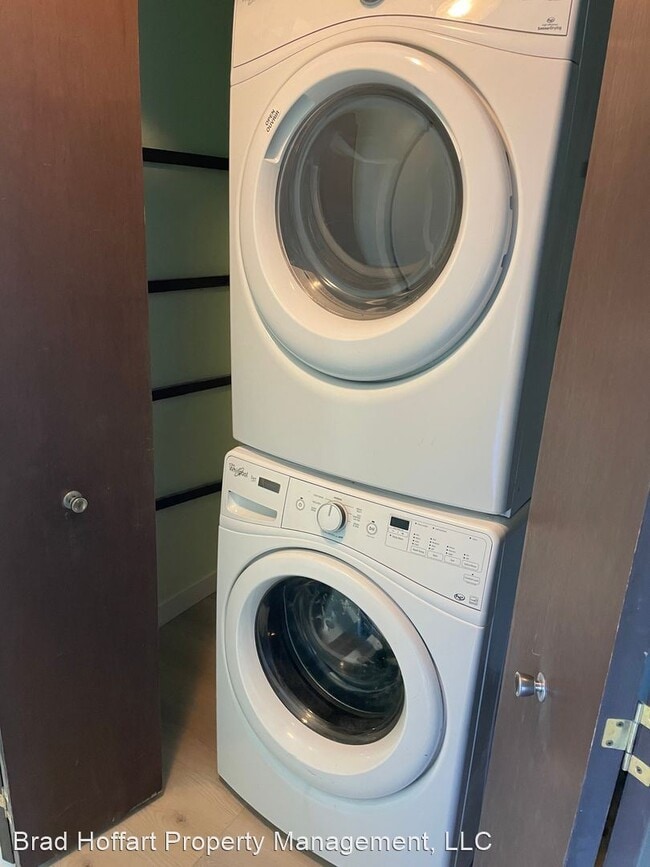 3 br, 2 bath House 2330 SE Brookwood Ave... Rental House Rental in