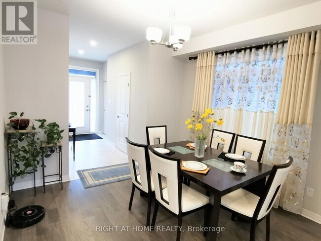 Photo - 321 Lysander Pl