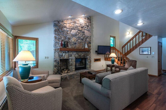 Building Photo - 1702 Forest Ridge Rd Rental