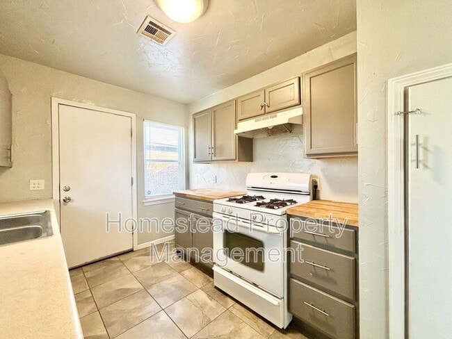 Photo - 3809 N Hartford St