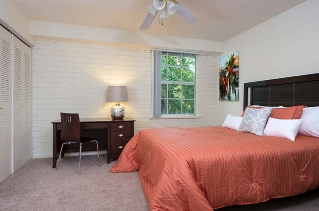 Williamsburg Village Apartments