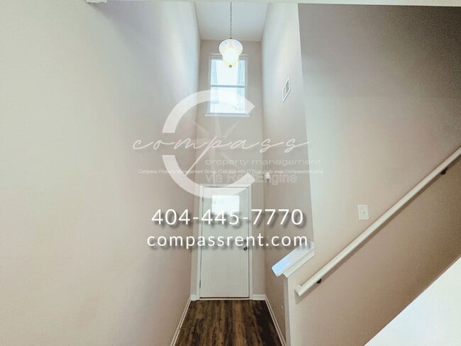 Photo - 202 Lyndon Wy NW