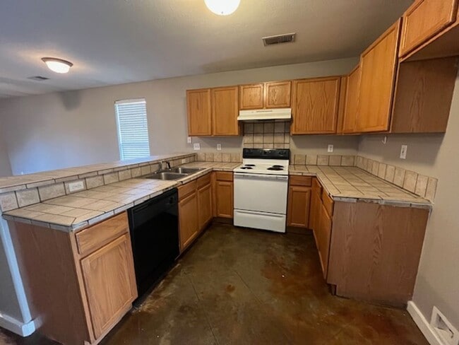 Photo - Renovated 2 Bedroom 2 Bath Duplex for Rent!!