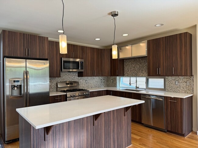Building Photo - CLICK "REQUEST A TOUR" NOW! Rental