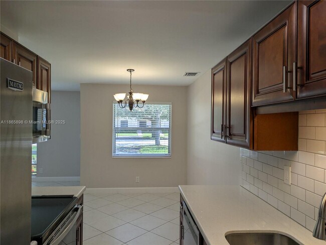 Photo - 811 SW 13th St Unidad 2