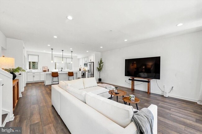 Photo - 3005 Birchview Walk
