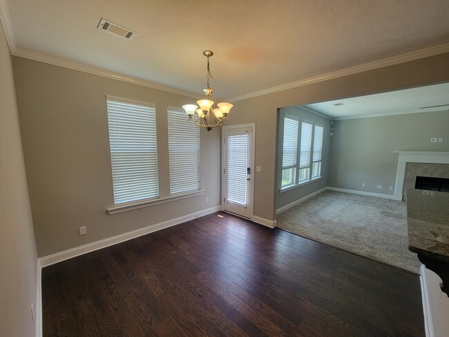 Photo - 1733 Ethan Way
