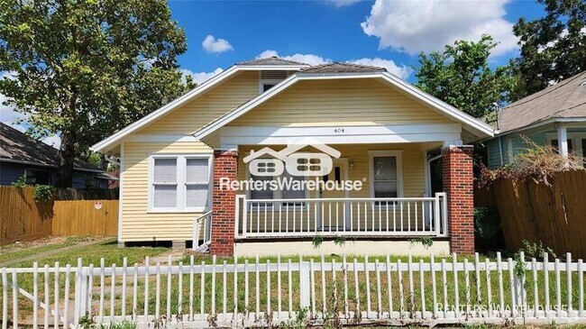 Building Photo - This Historic Heights cottage style 3 bedr... Rental