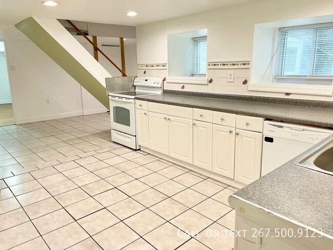 Building Photo - 4640 Sansom St Unit A