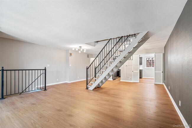 175-03 Peck Ave