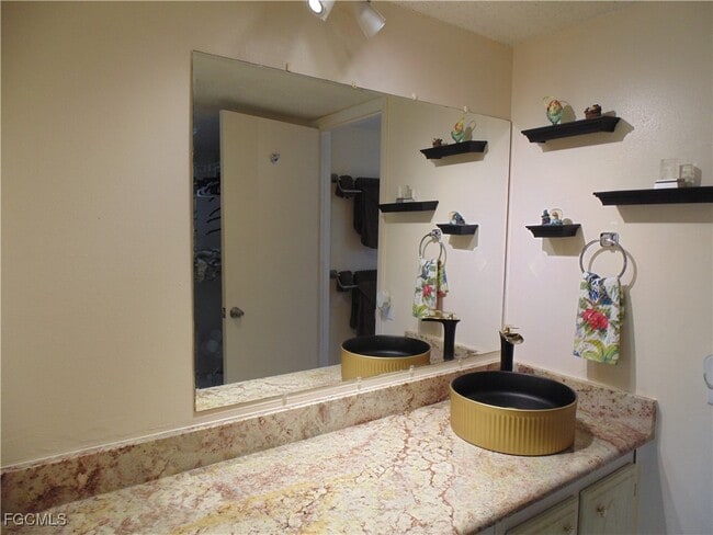 Building Photo - 1700 Pine Valley Dr Unit 317