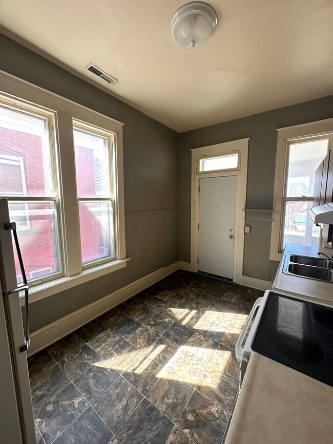Photo - 308-310-310 S 12th St Unidad 310 S. 12th