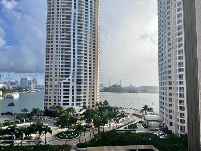 Building Photo - 540 Brickell Key Dr Unit 1514 Rental