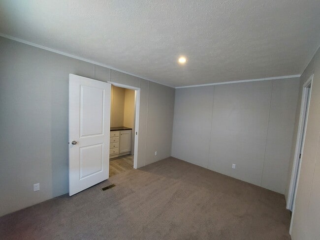 Photo - 62 Castings Rd