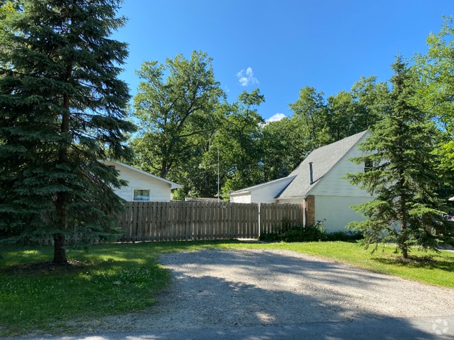 Building Photo - 825 Parsons Rd Rental