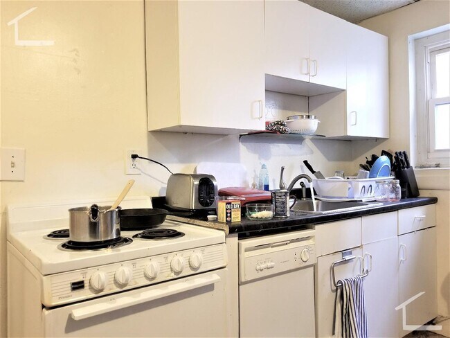 9/1/25 Northeastern 4BR/2BA w/heat included! - 9/1/25 Northeastern 4BR/2BA w/heat included! Rental