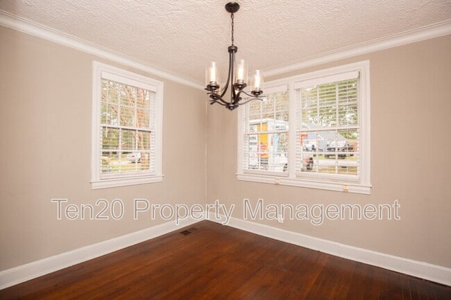 Photo - 3909 Crestview Dr