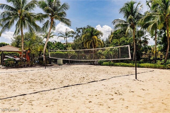 Photo - 9111 Capistrano St S