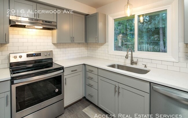 Photo - 2916 Alderwood Ave