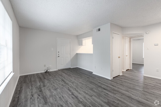 1BR, 1BA - 561SF - Dining Room