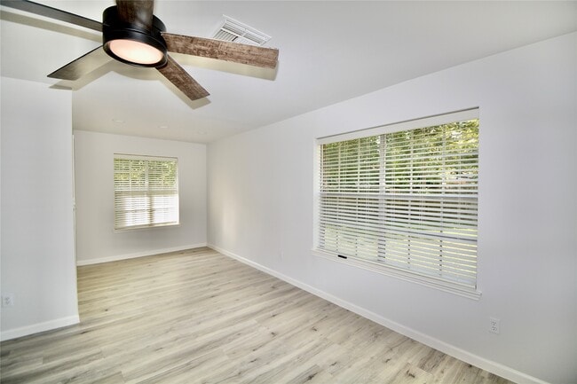 Photo - 2020 Ward St