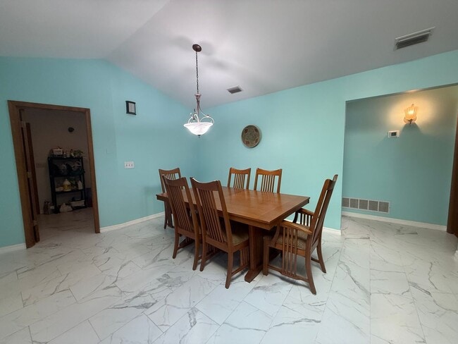 Photo - Beautiful 3 bedroom 2.5 bathroom pool home