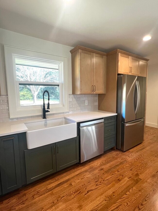 Photo - 3 Bedroom 2 Bath house Great Hendersonville Location!