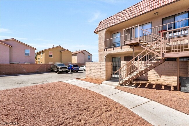 Photo - 4300 N Lamont St Unit 200